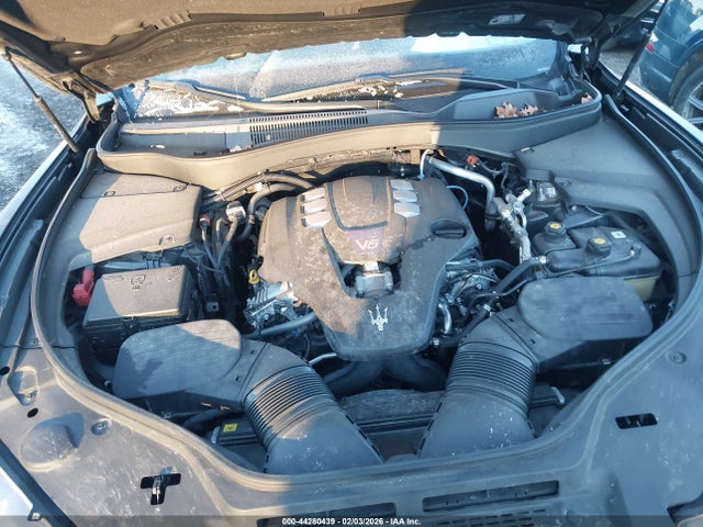 2021 MASERATI LEVANTE ZN661YUSXMX365525 Photo 9