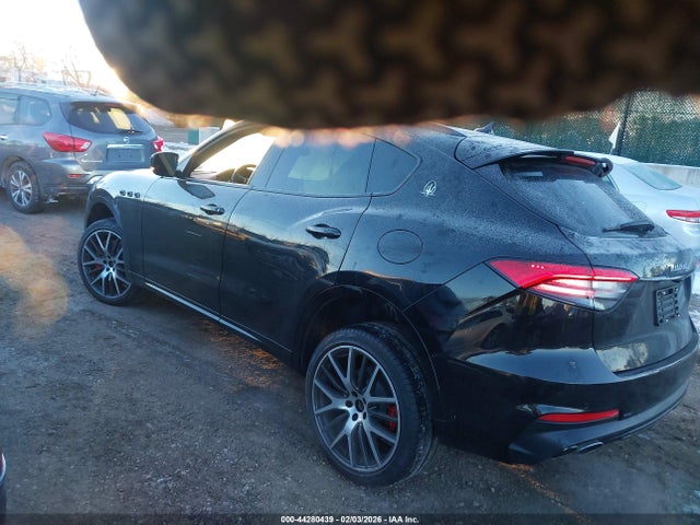 2021 MASERATI LEVANTE ZN661YUSXMX365525 Photo 2