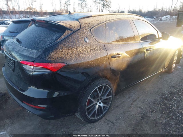 2021 MASERATI LEVANTE ZN661YUSXMX365525 Photo 3