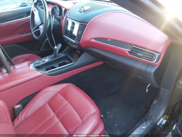 2021 MASERATI LEVANTE ZN661YUSXMX365525 Photo 4