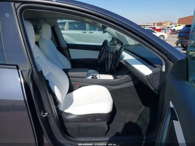 2021 TESLA MODEL Y 5YJYGDEF8MF271625 Photo 4