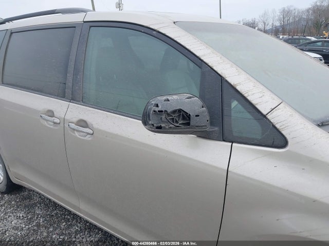 Toyota Sienna Xle 8 Passenger 2015 5TDYK3DC3FS594902 Image 17