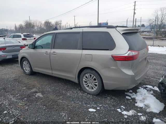 Toyota Sienna Xle 8 Passenger 2015 5TDYK3DC3FS594902 Image 3