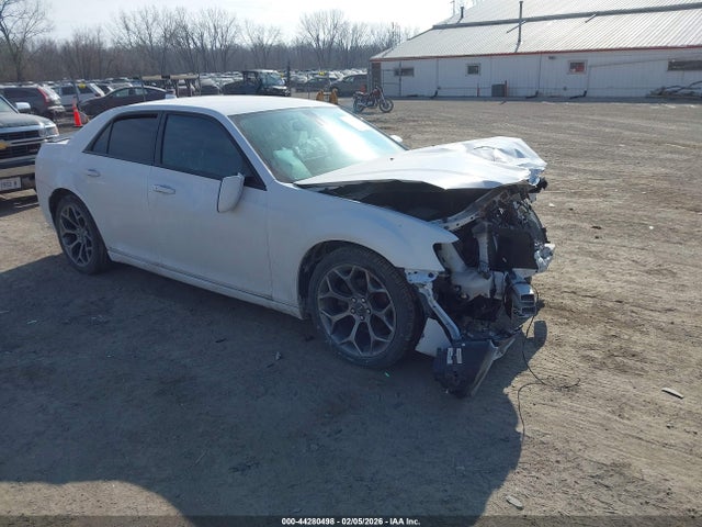 2016 CHRYSLER 300 2C3CCABG2GH152151