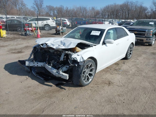 2016 CHRYSLER 300 2C3CCABG2GH152151 Photo 1