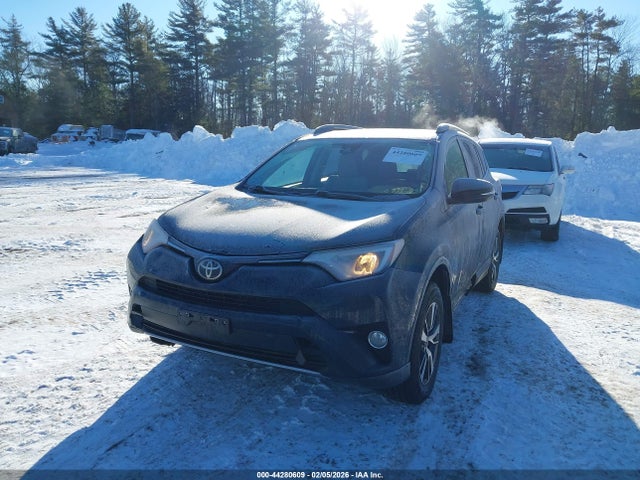 Toyota Rav4 Xle 2017 JTMRFREV2HD220629 Image 2