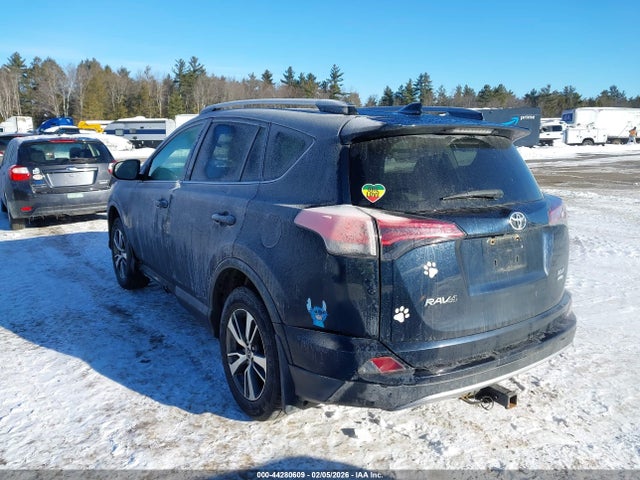 Toyota Rav4 Xle 2017 JTMRFREV2HD220629 Image 3
