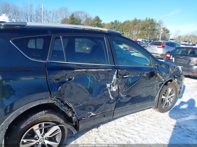 Toyota Rav4 Xle 2017 JTMRFREV2HD220629 Image 6