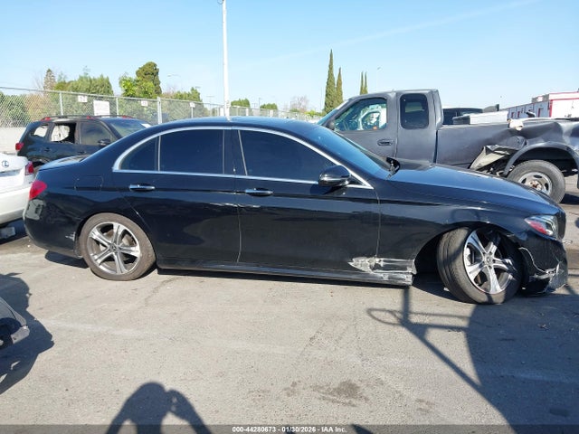 Mercedes-Benz E 300 2019 WDDZF4JB9KA526787 Image 13