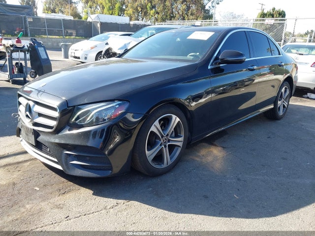 Mercedes-Benz E 300 2019 WDDZF4JB9KA526787 Image 2