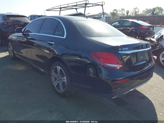 Mercedes-Benz E 300 2019 WDDZF4JB9KA526787 Image 3
