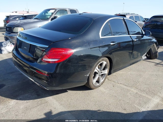 Mercedes-Benz E 300 2019 WDDZF4JB9KA526787 Image 4