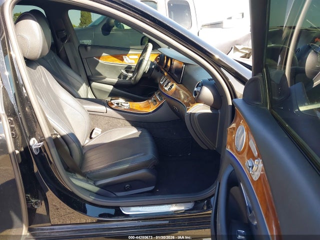 Mercedes-Benz E 300 2019 WDDZF4JB9KA526787 Image 5