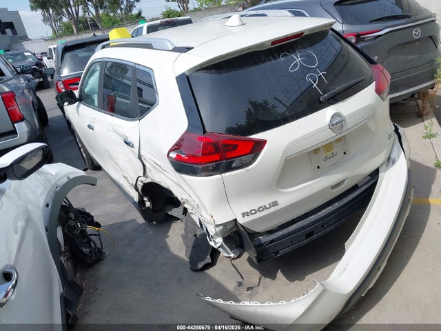 2019 NISSAN ROGUE JN8AT2MT4KW257968 Photo 2