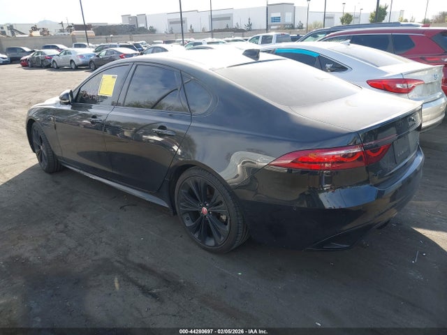 2021 JAGUAR XF SAJBL4GX5MCY88583 Photo 2