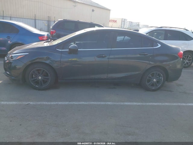 1G1BE5SM9H7157965 Chevrolet Cruze Lt Auto