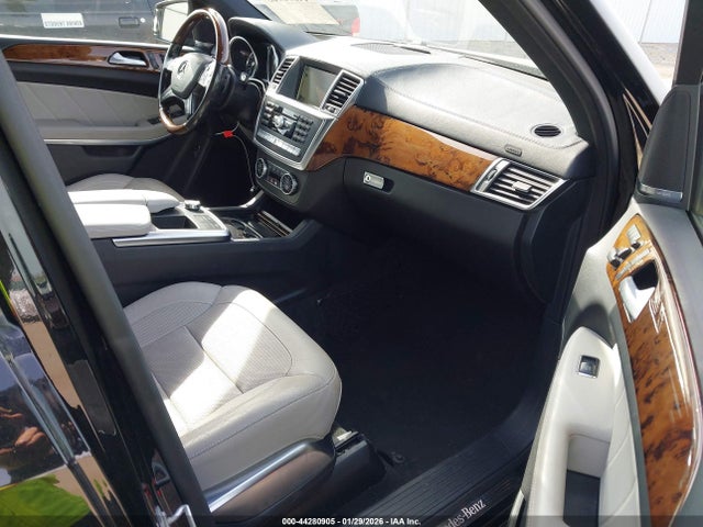2015 MERCEDES-BENZ GL 550 4JGDF7DE3FA483741 Photo 4