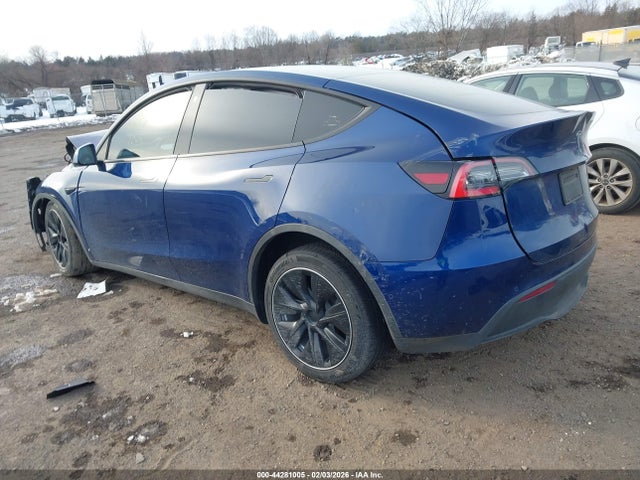 2021 TESLA MODEL Y 5YJYGAEE1MF136878 Photo 2