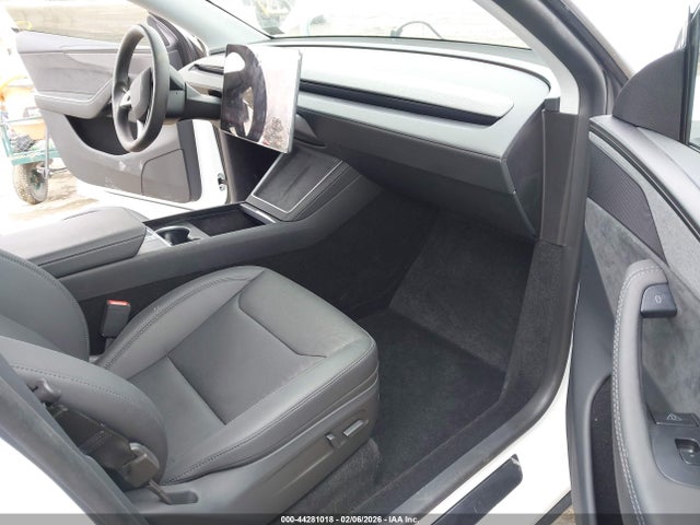 2026 TESLA MODEL Y 7SAYGDEE0TA457780 Photo 4