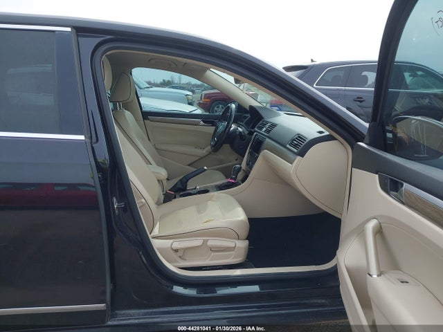 Продажа на аукционе авто 2017 Volkswagen Passat 1.8t Se, vin: 1VWBT7A38HC049858, номер лота: 44281041