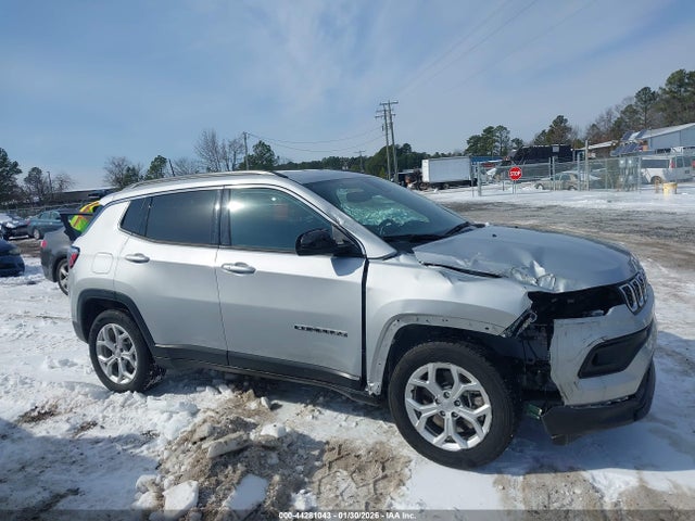 Jeep Compass Latitude 4x4 2024 3C4NJDBN6RT119612 Image 13