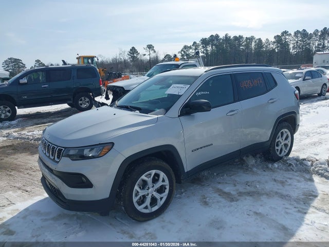 Jeep Compass Latitude 4x4 2024 3C4NJDBN6RT119612 Image 2