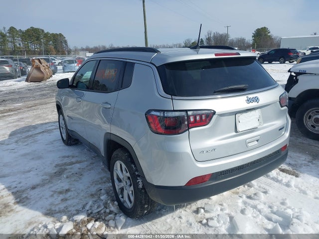 Jeep Compass Latitude 4x4 2024 3C4NJDBN6RT119612 Image 3