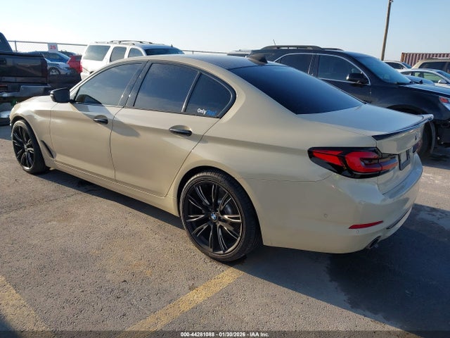 2019 BMW 530I WBAJA5C57KWW12845 Photo 2