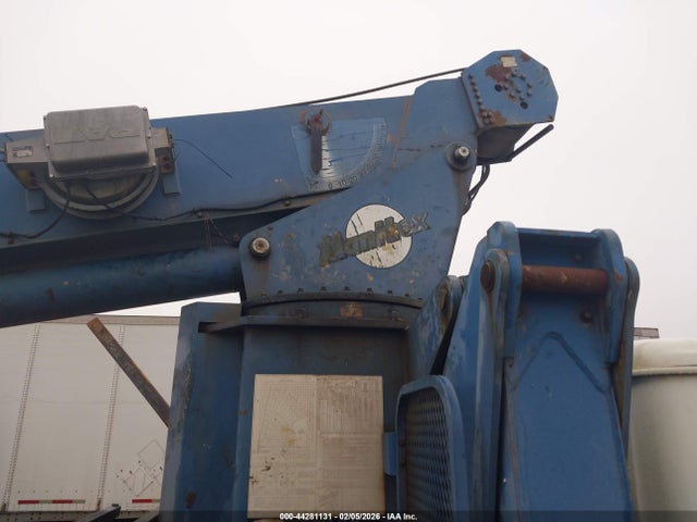 44281131 :رقم المزاد ، 1HTSCABP9XH697117 vin ، 1999 International 4000 4700 مزاد بيع