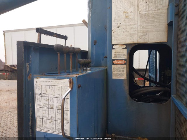 44281131 :رقم المزاد ، 1HTSCABP9XH697117 vin ، 1999 International 4000 4700 مزاد بيع