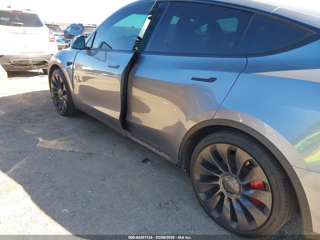 2024 TESLA MODEL Y 7SAYGDEF4RA292754 Photo 5