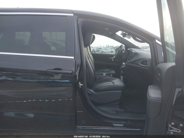 44281148 :رقم المزاد ، 2C4RC1S74SR575810 vin ، 2025 Chrysler Pacifica Hybrid Select مزاد بيع