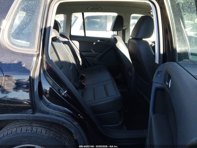 Volkswagen TIGUAN S 2016 WVGBV7AX2GW066423 Image 8