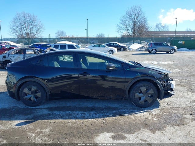JTDADABU6S3029745 Toyota Prius Le Awd-e