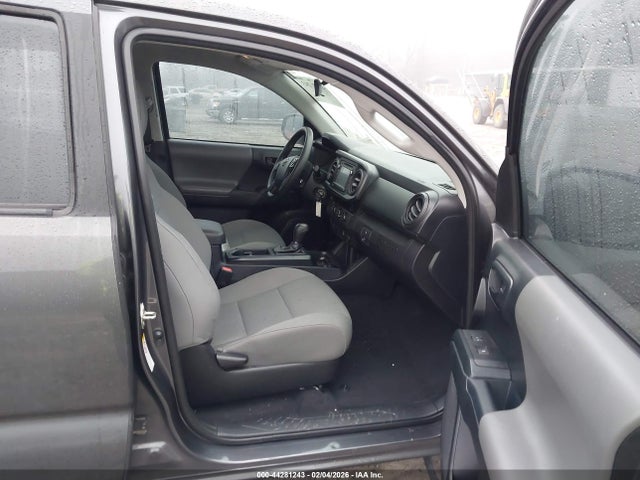 5TFAX5GN3JX118406 Toyota Tacoma Sr