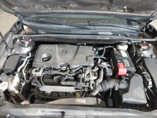 44281277 :رقم المزاد ، 4T1B11HK7JU040499 vin ، 2018 Toyota Camry Xle مزاد بيع