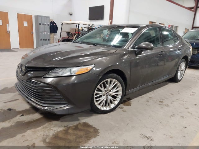 44281277 :رقم المزاد ، 4T1B11HK7JU040499 vin ، 2018 Toyota Camry Xle مزاد بيع