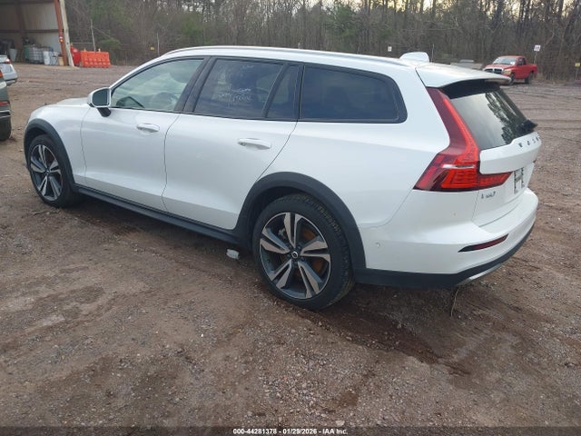 2025 VOLVO V60 CROSS COUNTRY YV4L12WK7S2146835 Photo 2