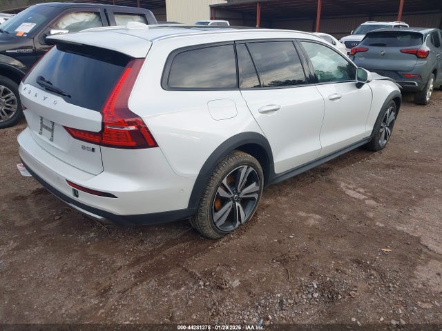 2025 VOLVO V60 CROSS COUNTRY YV4L12WK7S2146835 Photo 3