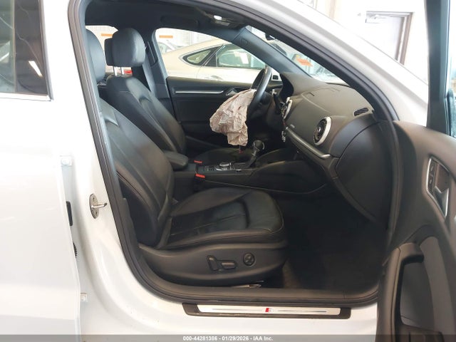 2019 AUDI A3 WAUJEGFF6KA078819 Photo 4