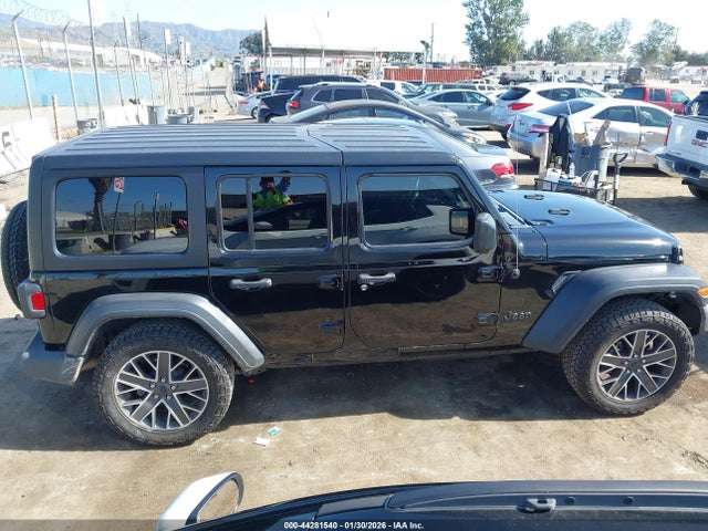 1C4HJXDGXNW133367 Jeep Wrangler Unlimited Sport S 4x4