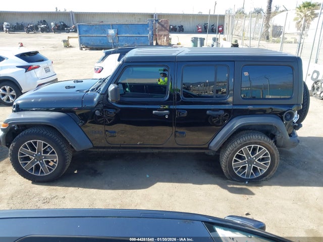 1C4HJXDGXNW133367 Jeep Wrangler Unlimited Sport S 4x4