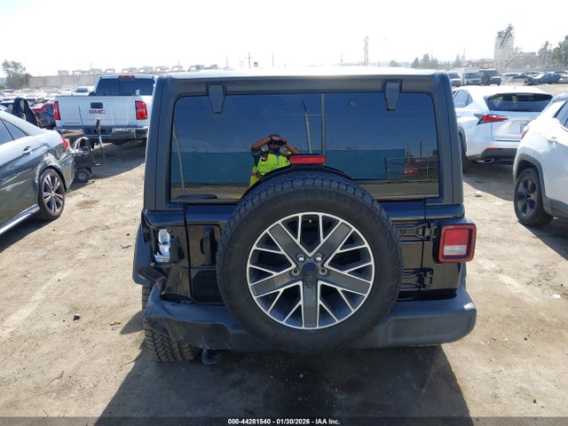 1C4HJXDGXNW133367 Jeep Wrangler Unlimited Sport S 4x4