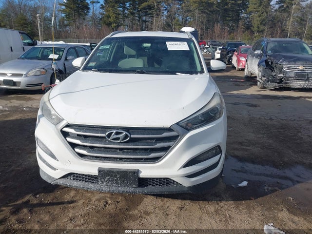 KM8J3CA45HU474587 Hyundai TUCSON SE