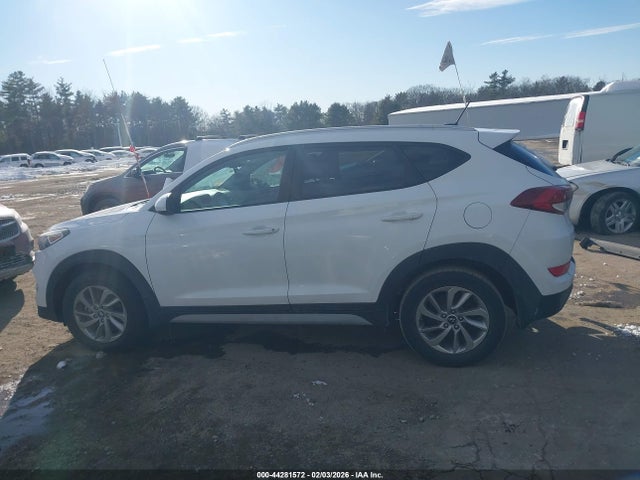 KM8J3CA45HU474587 Hyundai TUCSON SE