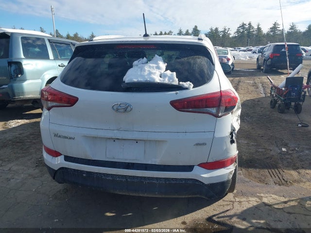 KM8J3CA45HU474587 Hyundai TUCSON SE