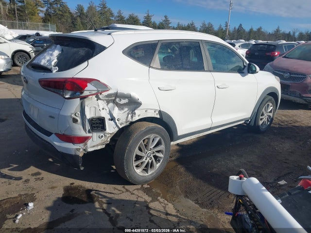 KM8J3CA45HU474587 Hyundai TUCSON SE