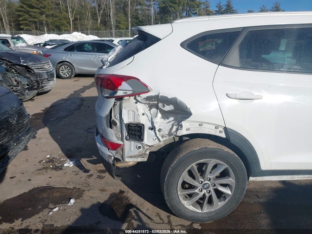 KM8J3CA45HU474587 Hyundai TUCSON SE
