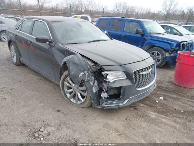 Auction sale of the 2016 Chrysler 300 Limited, vin: 2C3CCARG3GH192860, lot number: 44281597