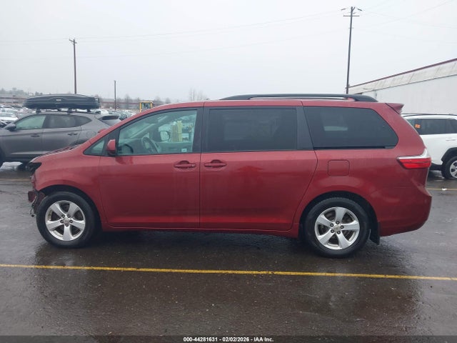 5TDKK3DC1GS755092 Toyota Sienna Le 8 Passenger
